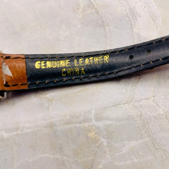 Disney Quartz Vintage Face Color Changing Mickey Mouse Watch. Leather Band. - Picture 8 of 9